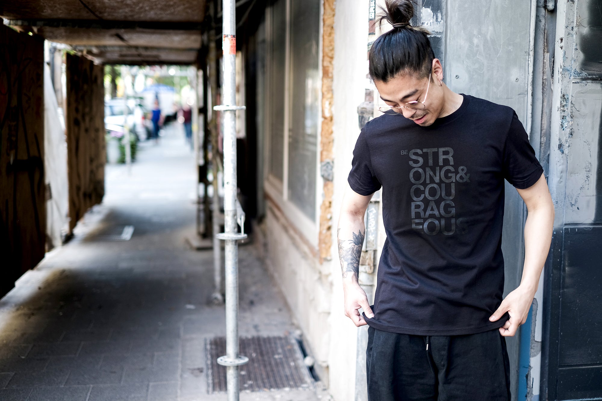 Be strong & courageous Black/Black