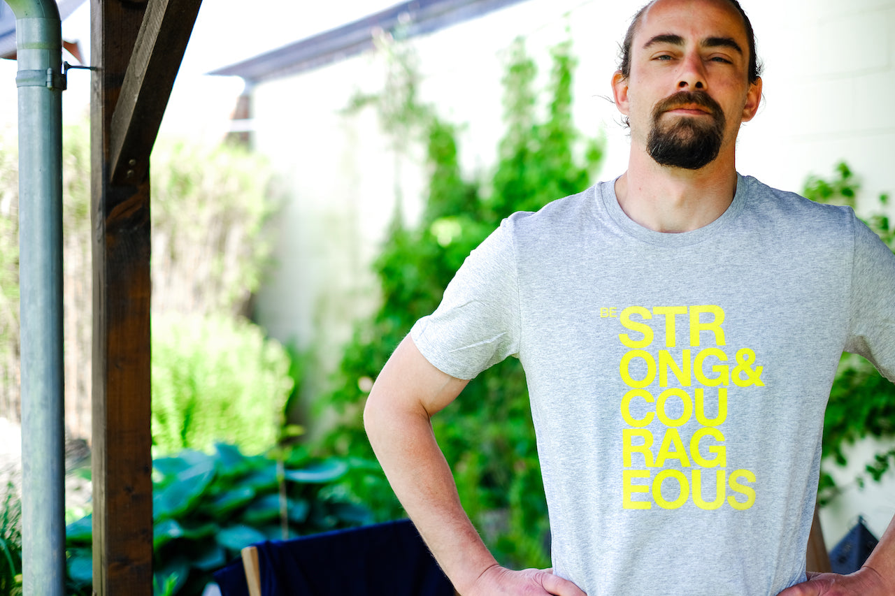 Be strong & courageous Grey/yellow